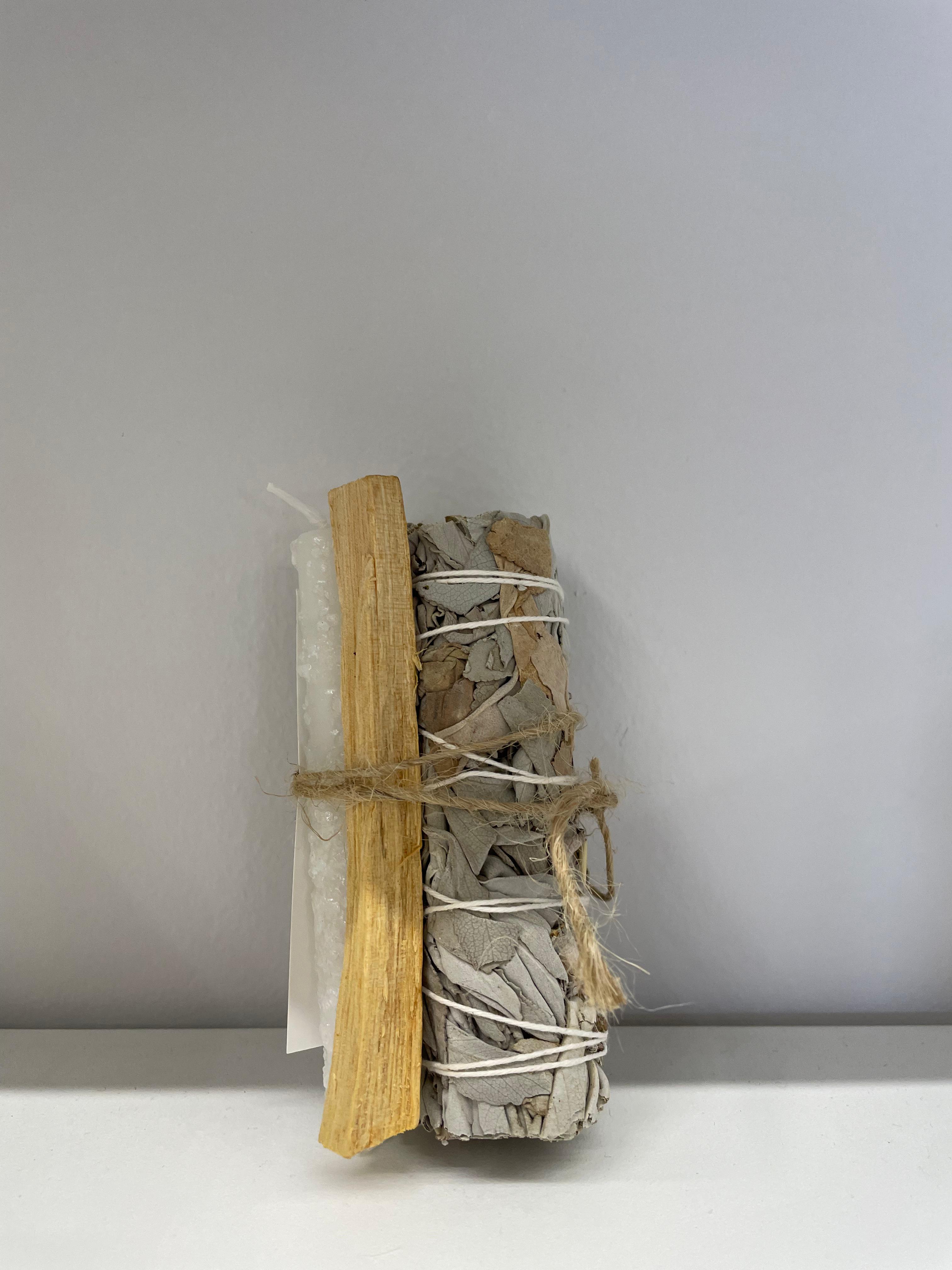 Atado de Salvia, vela de sal y palo santo
