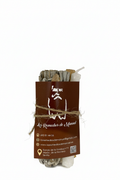 Atado de Salvia, vela de sal y palo santo con fondo blanco