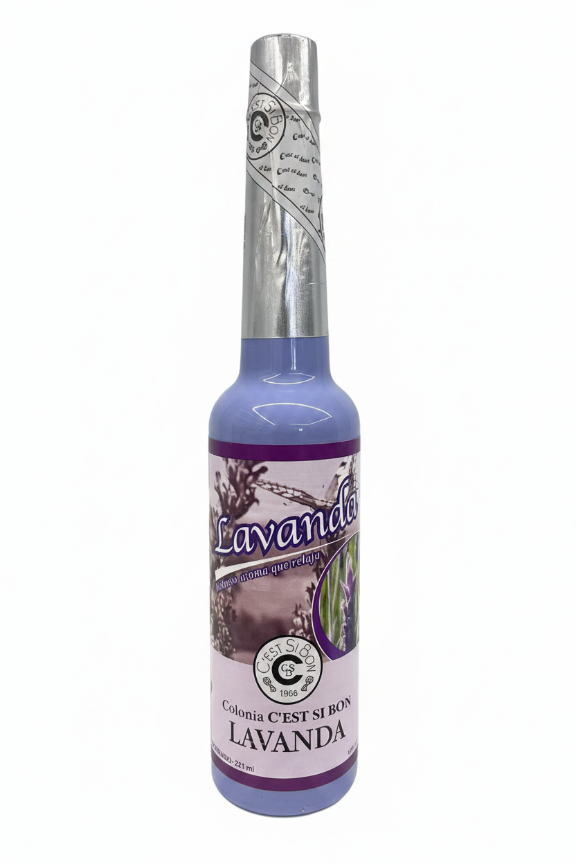 Agua de lavanda con fondo blanco