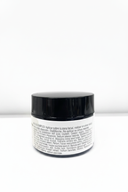 Crema facial iluminadora regeneradora - GR ORGANICS con fondo blanco