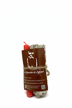 Atado de Salvia, vela de canela y palo santo con fondo blanco